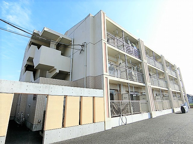 リードアヴニールの外観