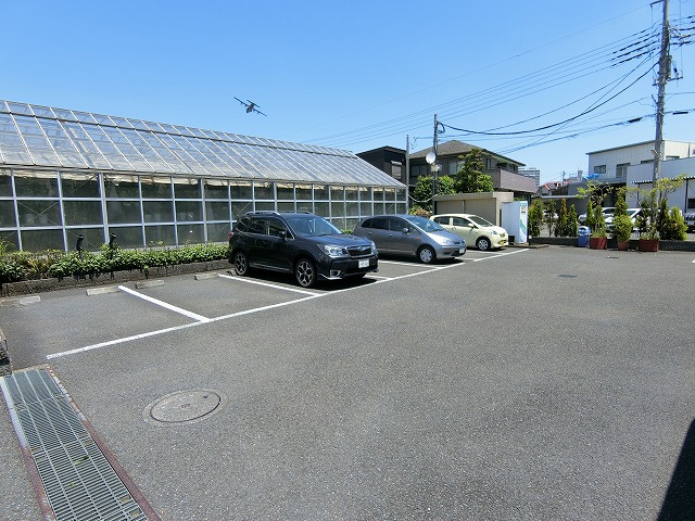 グリーンヒルズの駐車場
