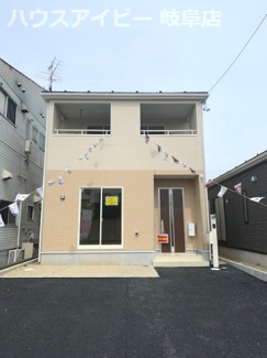 【外観】 | 岐阜市旦島　第２　1号棟　広々2面インナーバルコニー付き　お車スペース4台可能