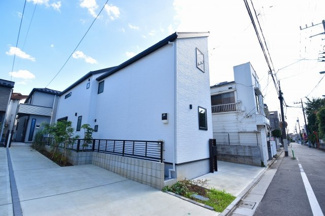 【外観】 | 現地見学や資料請求などお気軽にお問合わせ下さい。
周辺環境とあわせて現地ご案内致します。