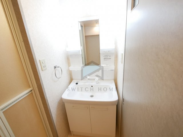 【独立洗面台】 | シャリテ今里 | 朝の支度にも助かる、独立の洗髪洗面化粧台