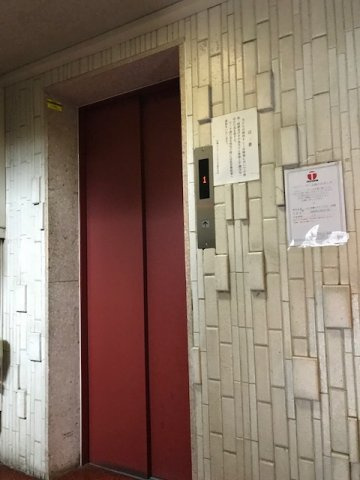 佐藤エステートビル３号館のエントランス