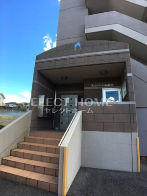 【エントランス】 | ロゼラガーデン | 清潔なエントランスです