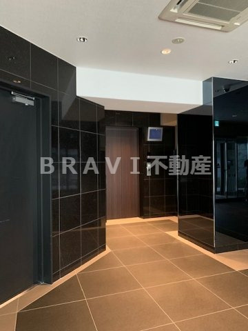GAUDI（ガウディ）　BRAVI不動産のロビー|【GAUDI（ガウディ）】毎日通るロビーはこのようになっています