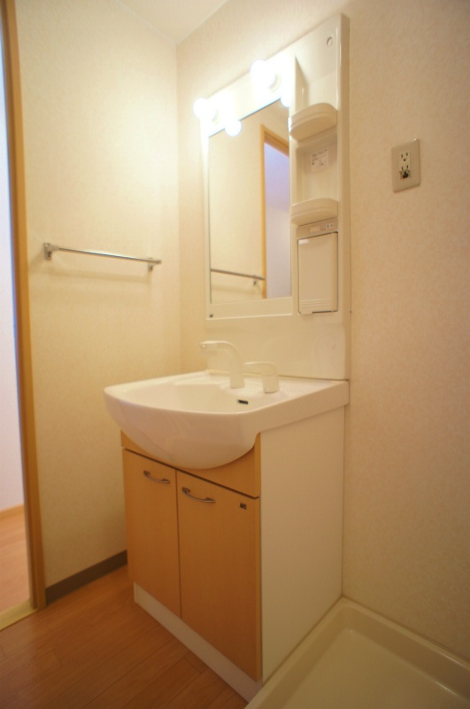 ファインコート北野I【10,000円キャッシュバック対象物件】の独立洗面台|独立洗面化粧台が付いています