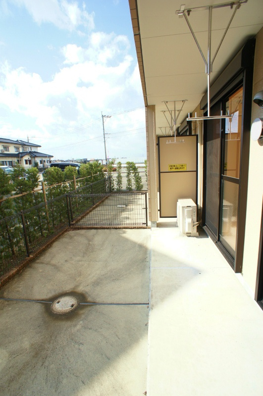 ファインコート北野I【10,000円キャッシュバック対象物件】のバルコニー|広々としたバルコニーです