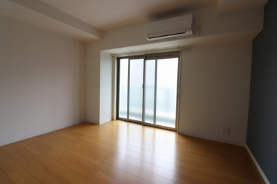 【洋室】 | LasperanzaKyobashi | 使い勝手のいい洋室です