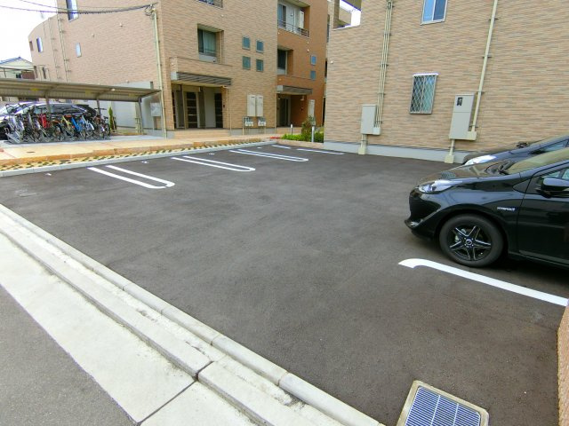プチフローラ北野田Ⅲの駐車場