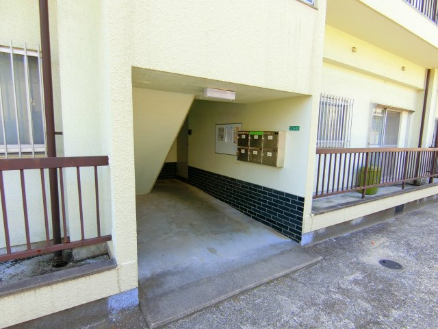 末広マンションのエントランス