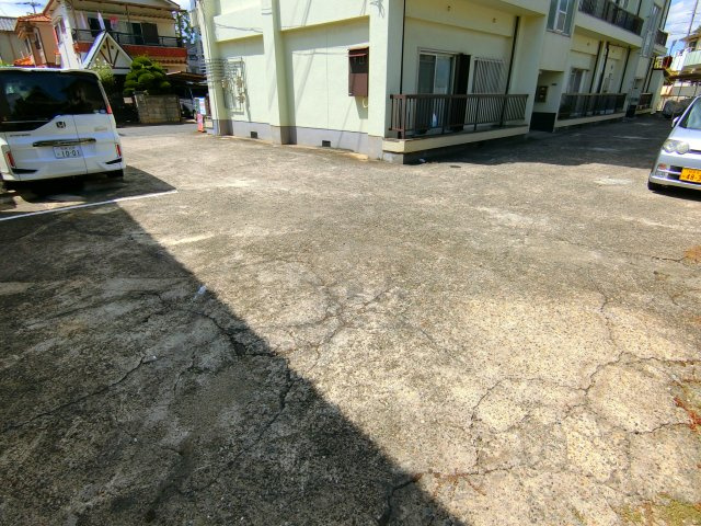 末広マンションの駐車場