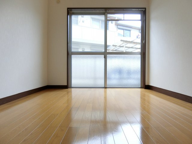 末広マンションの寝室