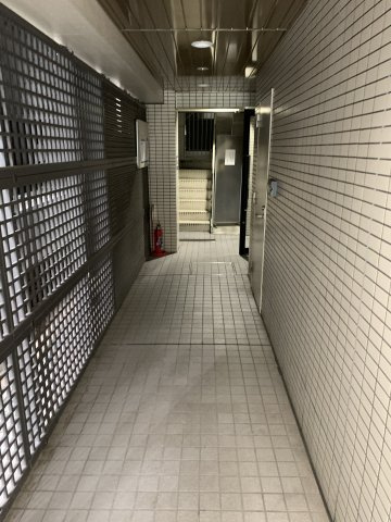 新橋シティビルのエントランス