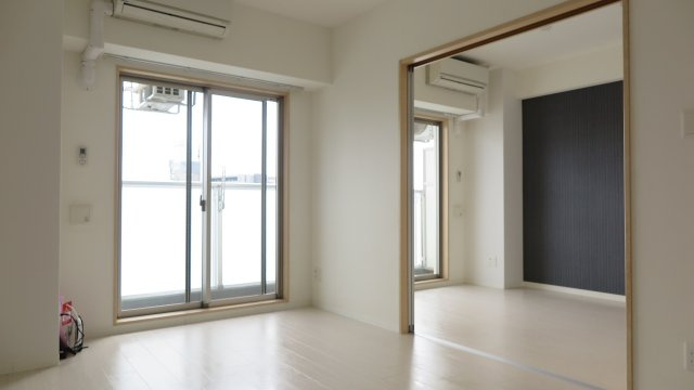 オルフェアレジデンス難波の居間・リビング