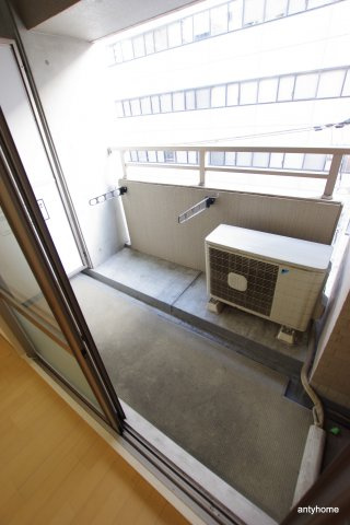 ニューシティアパートメンツ西天満　仲介手数料無料のバルコニー