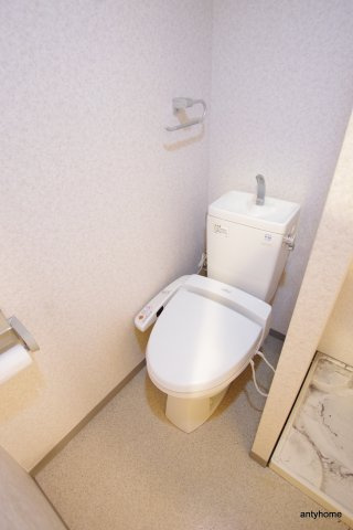 ニューシティアパートメンツ西天満　仲介手数料無料のトイレ