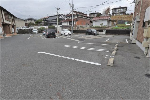 バービー・カール　C棟の駐車場