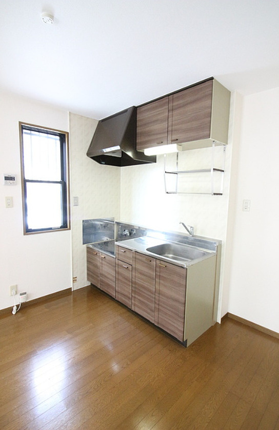 久留米市東櫛原町のハイツのキッチン|コンパクトなキッチンで掃除もラクラク