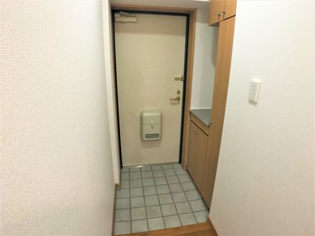 メゾンまえはたⅢの玄関