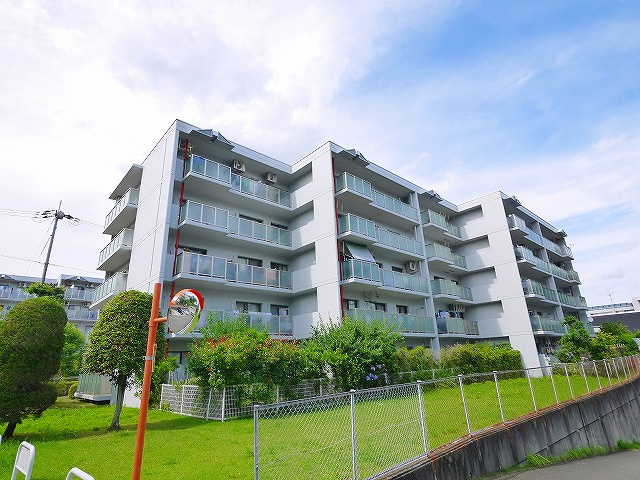 ローレルコートエスタ高の原　5号棟の外観