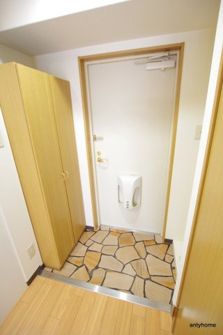エクセレント上新12　仲介手数料無料の玄関