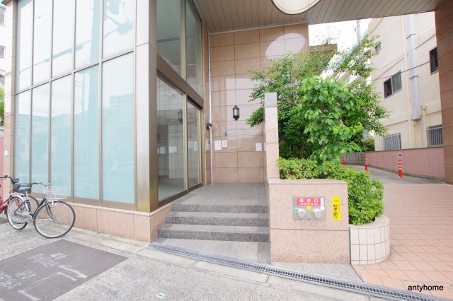 エクセレント上新12　仲介手数料無料のエントランス