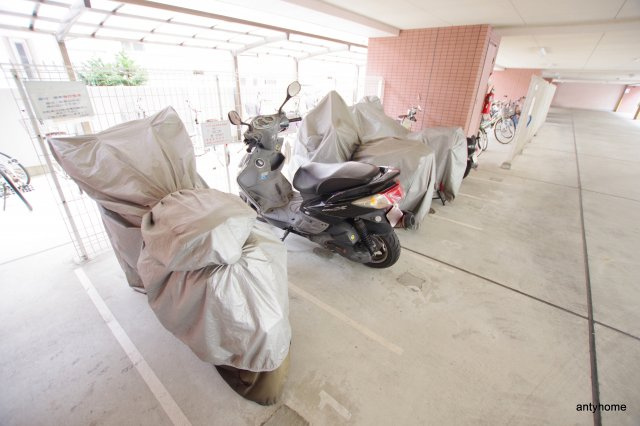 エクセレント上新12　仲介手数料無料の駐車場