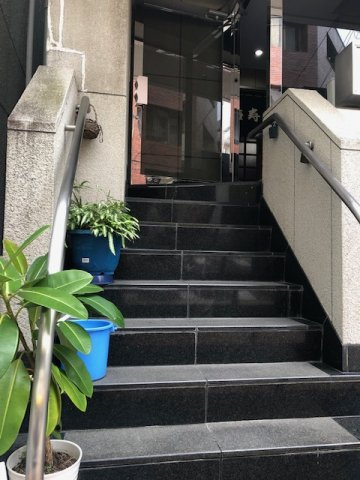 第一ＫＳビルのエントランス