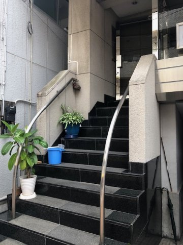 第一ＫＳビルのエントランス