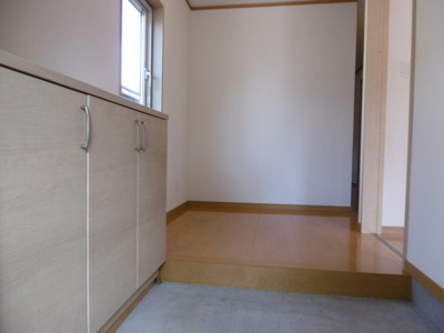 【エントランス】 | 昭和町21貸家 | 清潔なエントランスです