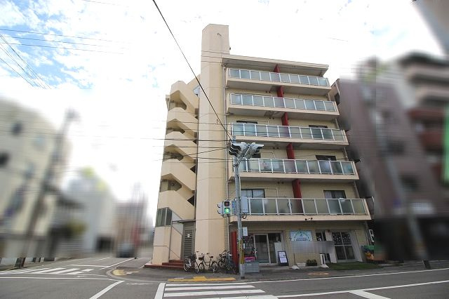 コーポハリマヤⅠの外観|落ち着いた雰囲気の外観です