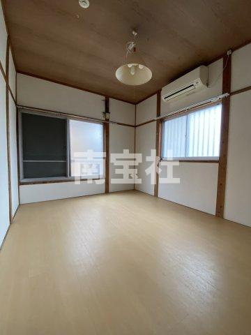 【居間・リビング】 | ６畳の洋間です