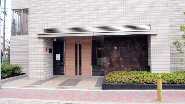 富士林プラザ15番館の外観