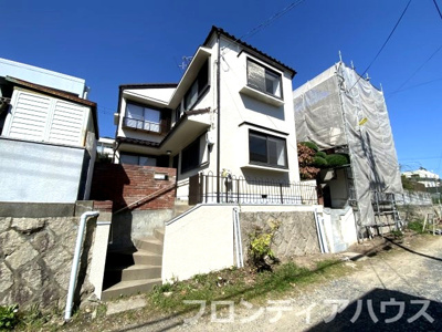 【外観】 | 上野通8丁目貸家 | 外壁・玄関扉を塗装済み
綺麗な外観です。