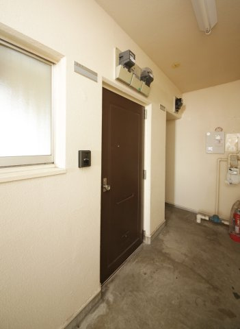 メゾン花園の玄関