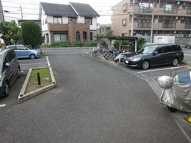 多摩エスペリアの駐車場