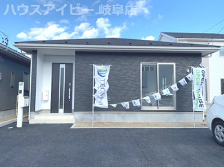【外観】 | 羽島市舟橋町　新築戸建全3棟　平屋の新築建売　前面道路広くお車停めやすいです　収納豊富な平屋です。
