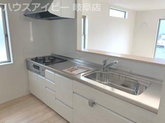 【外観】 | 羽島市舟橋町　新築戸建全3棟　平屋の新築建売　前面道路広くお車停めやすいです　収納豊富な平屋です。
