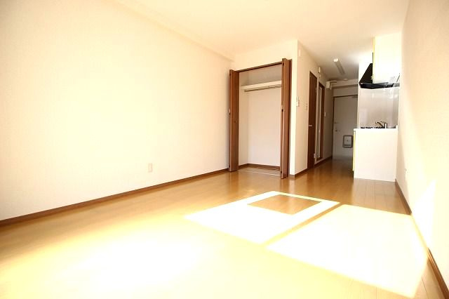 フィットハイム日の出の居間・リビング|こちらの居間で趣味の時間をお楽しみください