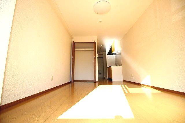 フィットハイム日の出の洋室|ゆったりした洋室です