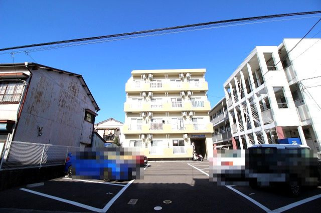 フィットハイム日の出の駐車場|駐車場完備です