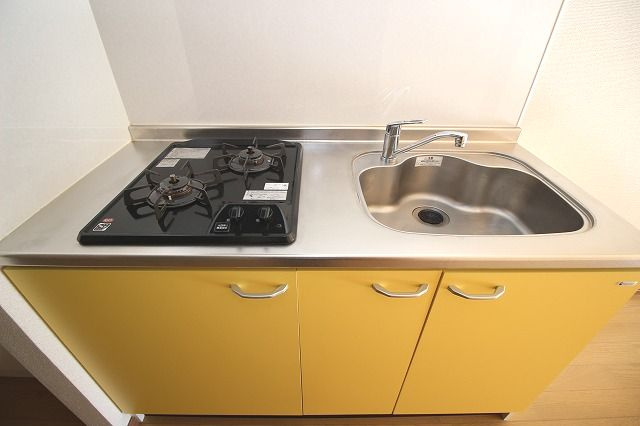 フィットハイム日の出のキッチン|コンパクトなキッチンで掃除もラクラク
