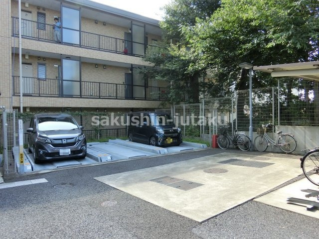 パテラスクエア薬園台の駐車場