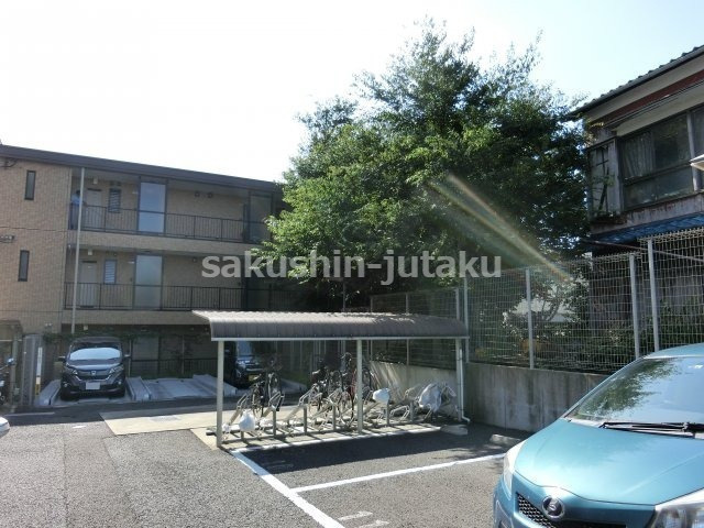 パテラスクエア薬園台の駐車場