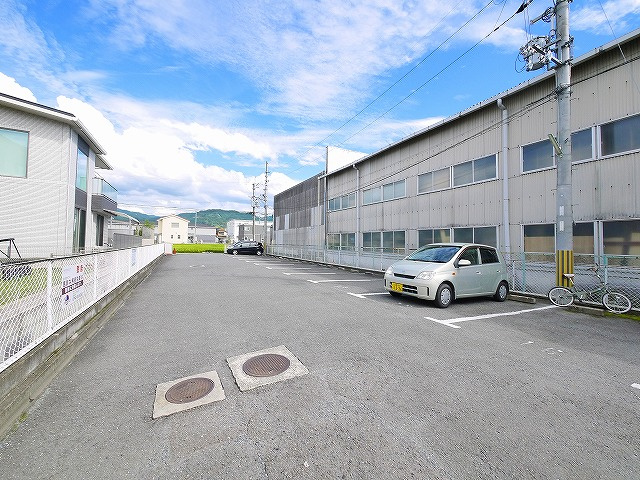 メイプルハイツの駐車場|駐車スペースもあります