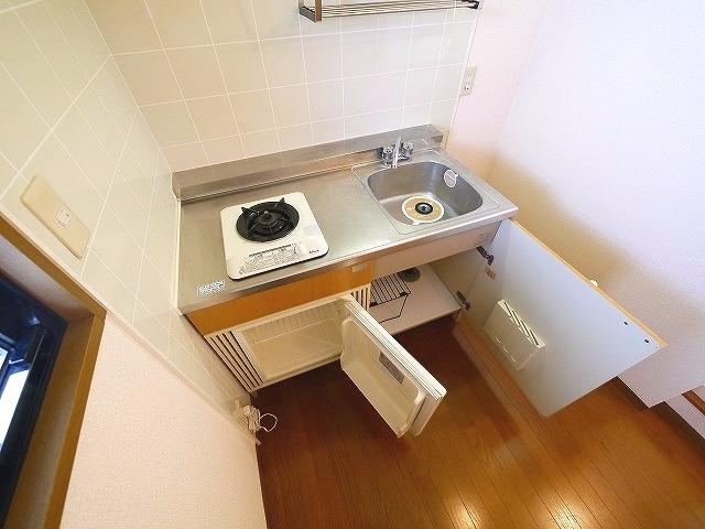 メイプルハイツのキッチン|コンパクトなキッチンで掃除もラクラク