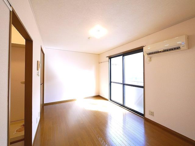 メイプルハイツの内装|使いやすいリビングです