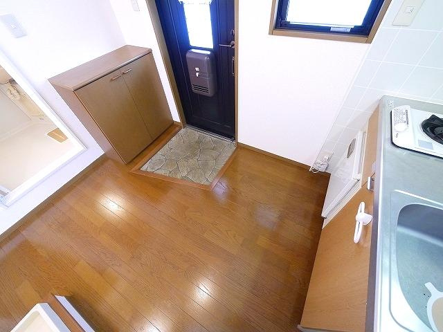 メイプルハイツの玄関|収納もある玄関です