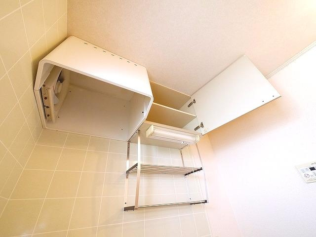 メイプルハイツのキッチン|キッチンの上です