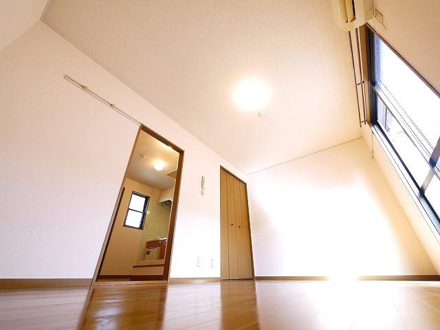 メイプルハイツの洋室|広々とした洋室です