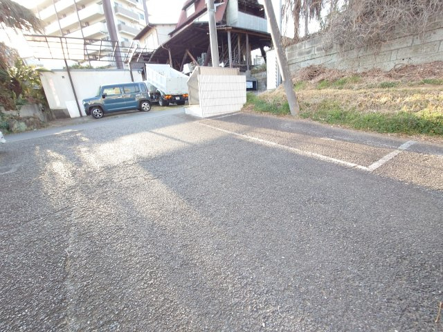 TNサニーハイツの駐車場
